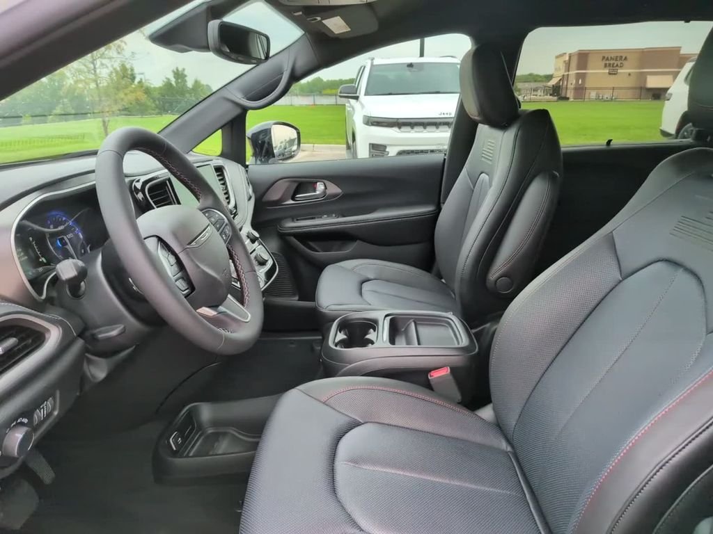 New 2027 Bright White Clear-Coat Exterior Paint Chrysler  image 18