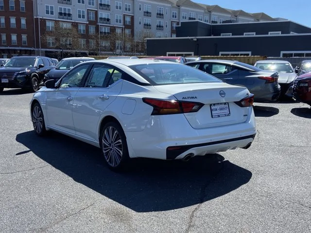 2025 Nissan Altima SL - Photo 6
