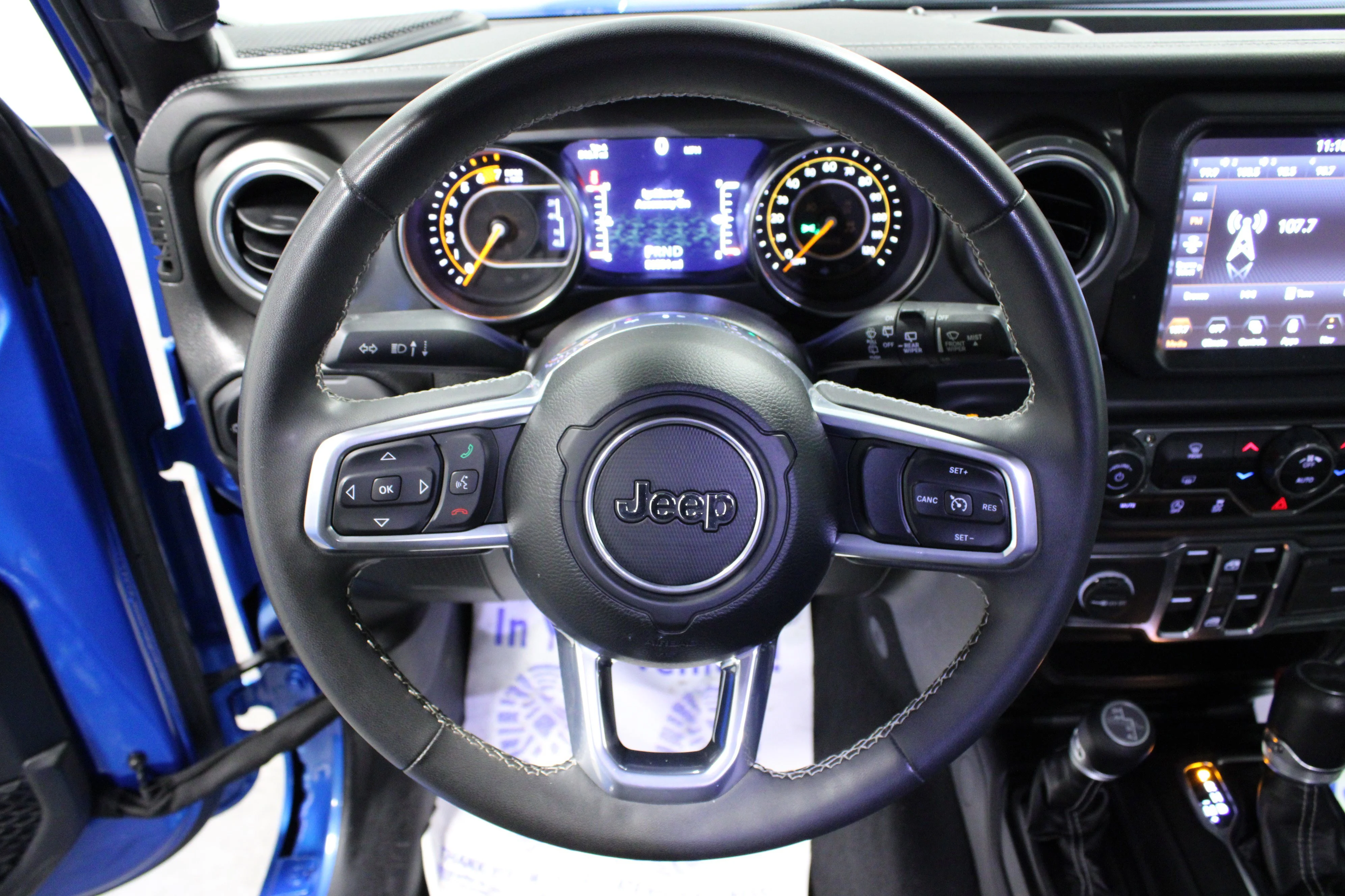 Used 2023 Hydro Blue Pearlcoat Jeep Sahara image 17