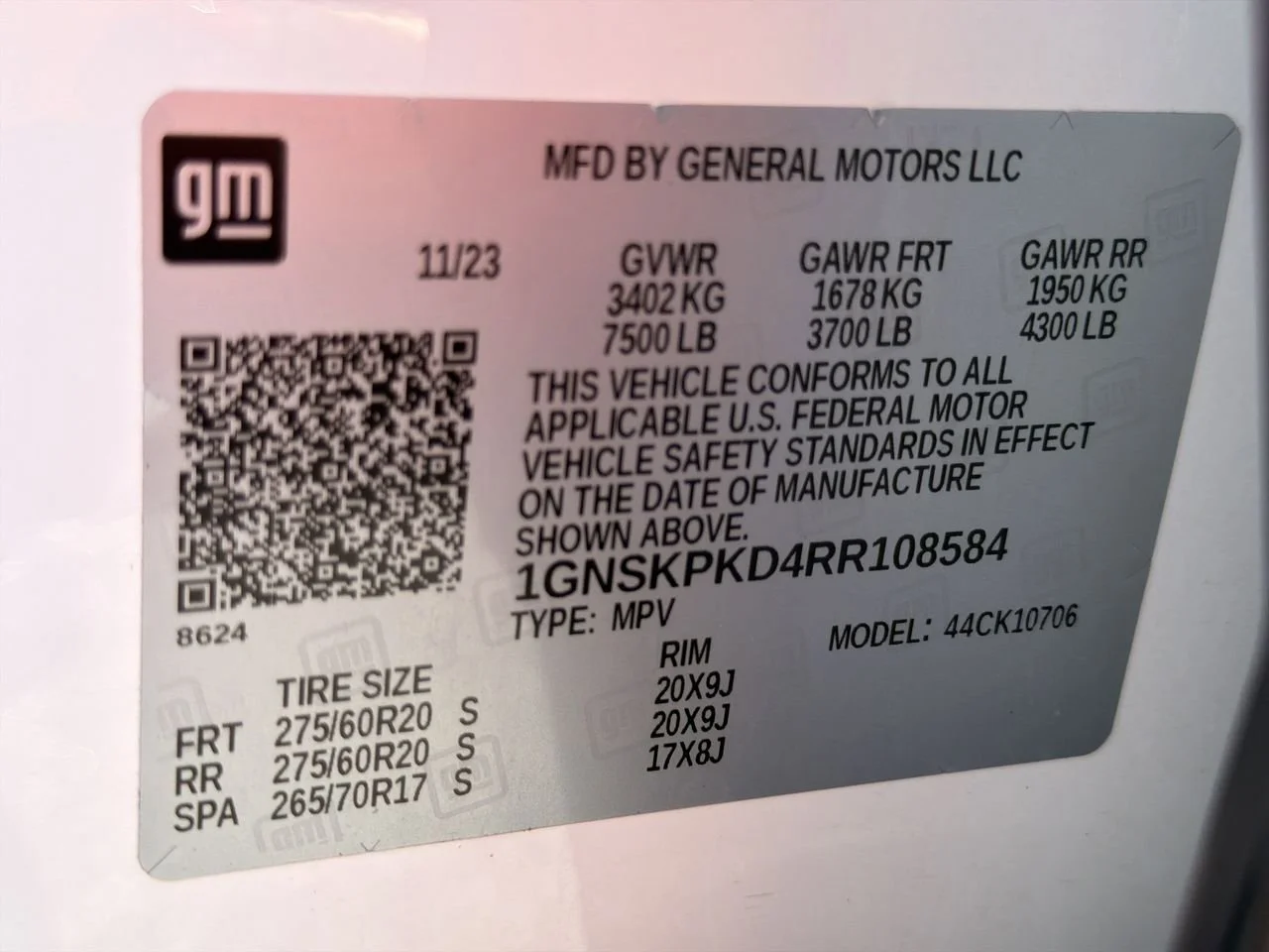 Used 2024 Summit White Chevrolet Z71 image 29