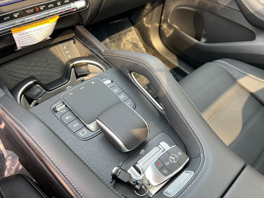 New 2026 MANUFAKTUR Moonlight White Metallic Mercedes-Benz GLS 450 image 23
