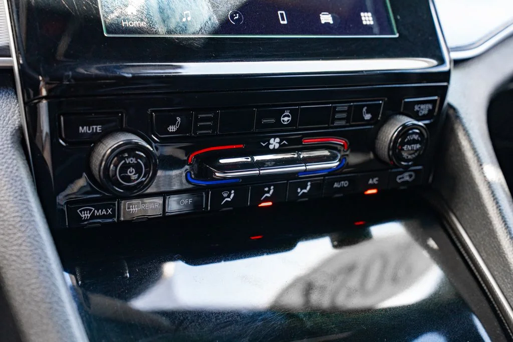 Used 2024 Black Jeep Altitude X image 19
