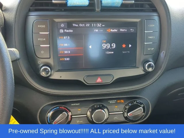 Used 2022 White Kia LX image 29