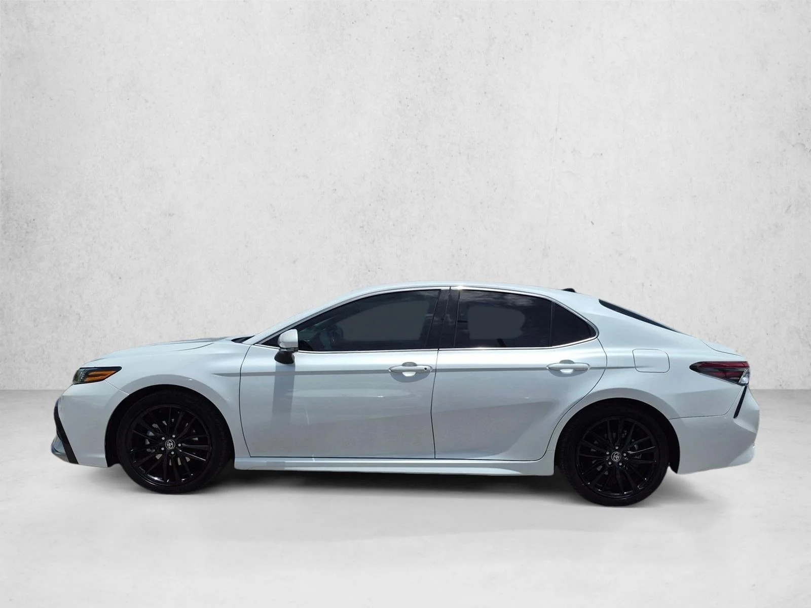 Used 2023 Wind Chill Pearl Toyota XSE image 9