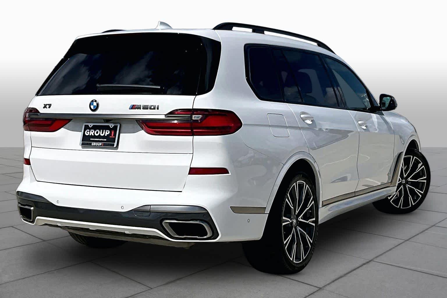 Used 2022 Alpine White BMW M50i image 12