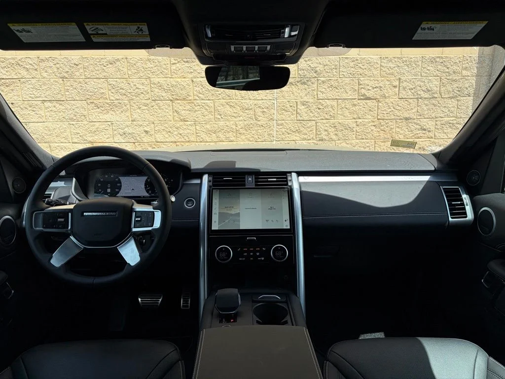 Used 2025 Silver Land Rover Dynamic SE image 18
