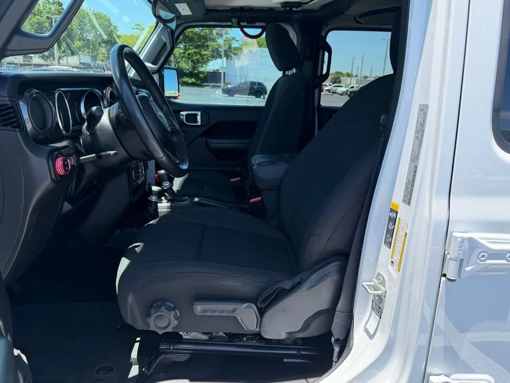 Used 2022 White Jeep Altitude 4x4 image 10