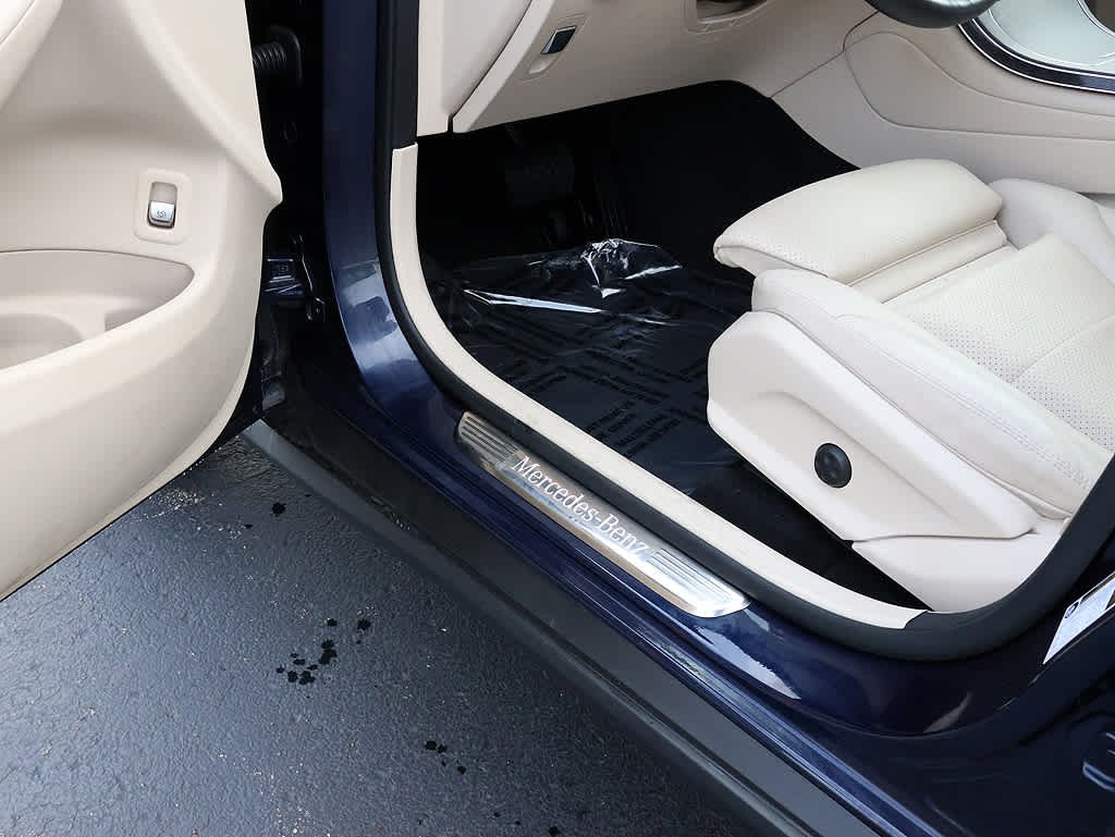 Used 2022 Lunar Blue Metallic Mercedes-Benz GLC 300 image 25