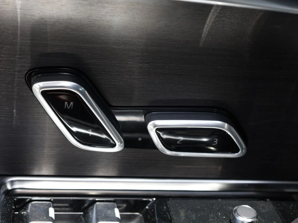 2025 Land Rover Range Rover SE - Photo 16