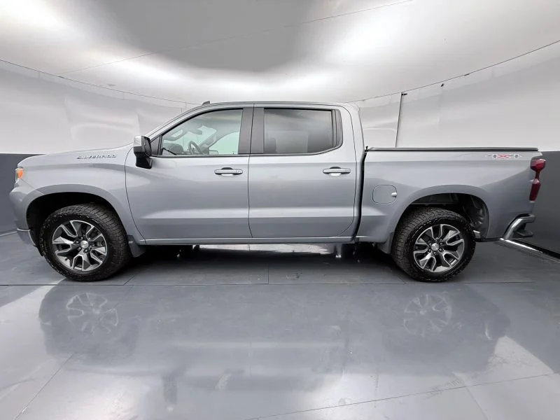 Used 2024  Chevrolet LT Pickup 4D 5 3/4 ft image 5