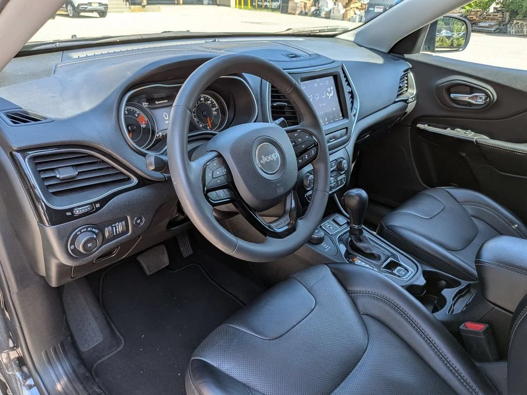 Used 2023 Black Jeep Altitude image 13