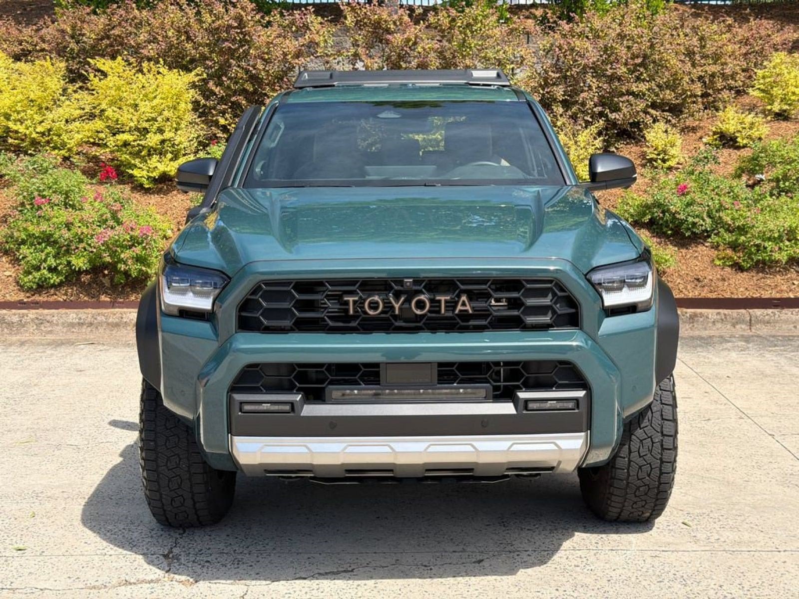Used 2025 Everest Toyota Hybrid Trailhunter image 9