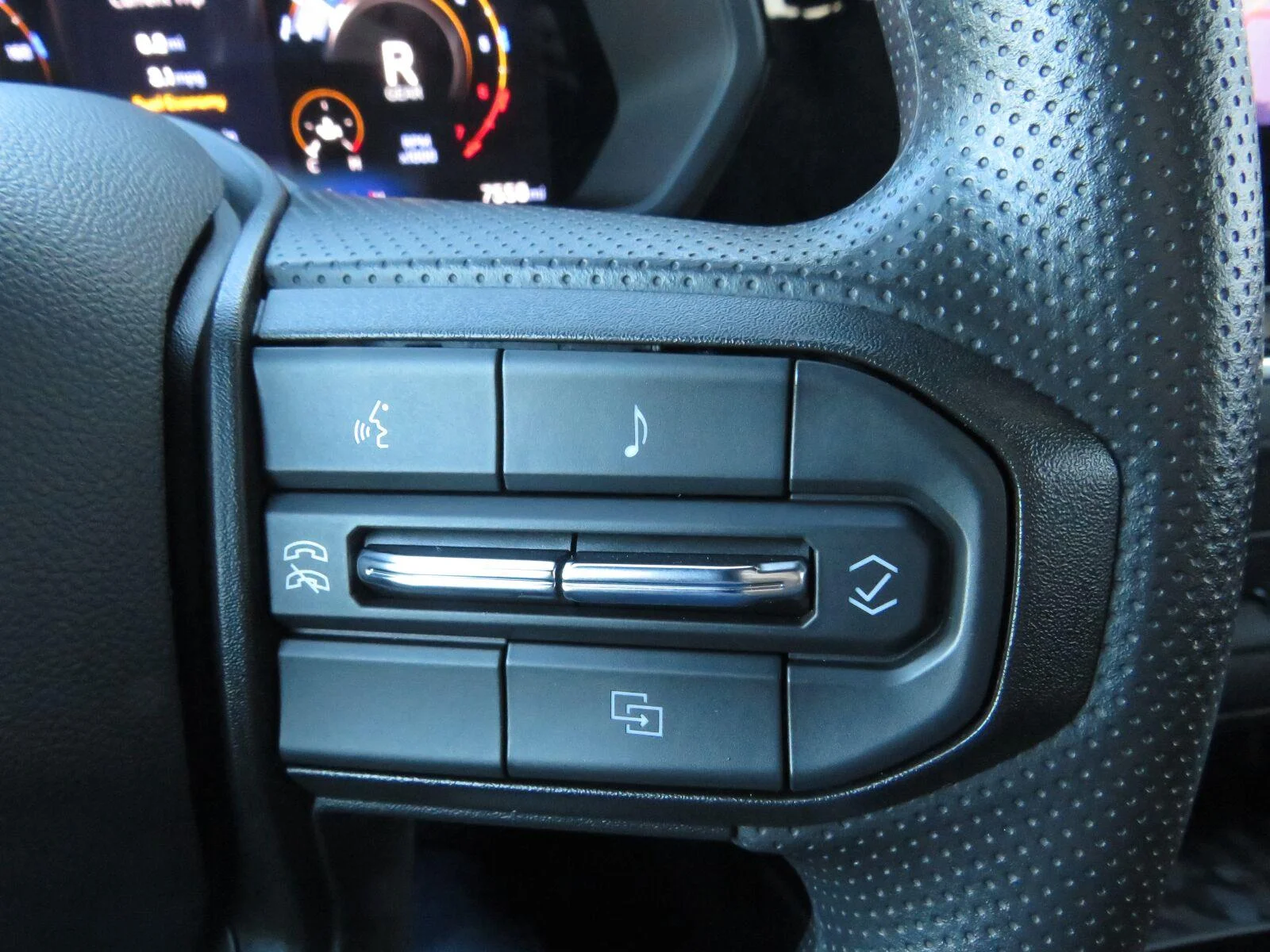 Used 2025 Black Chevrolet Trail Boss image 31