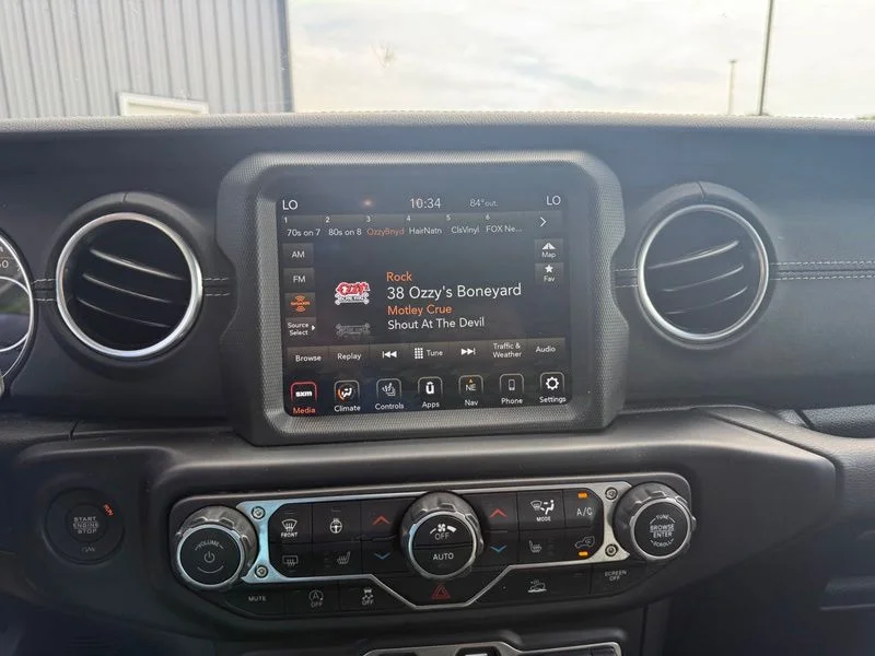 Used 2022 Silver Jeep Overland image 13