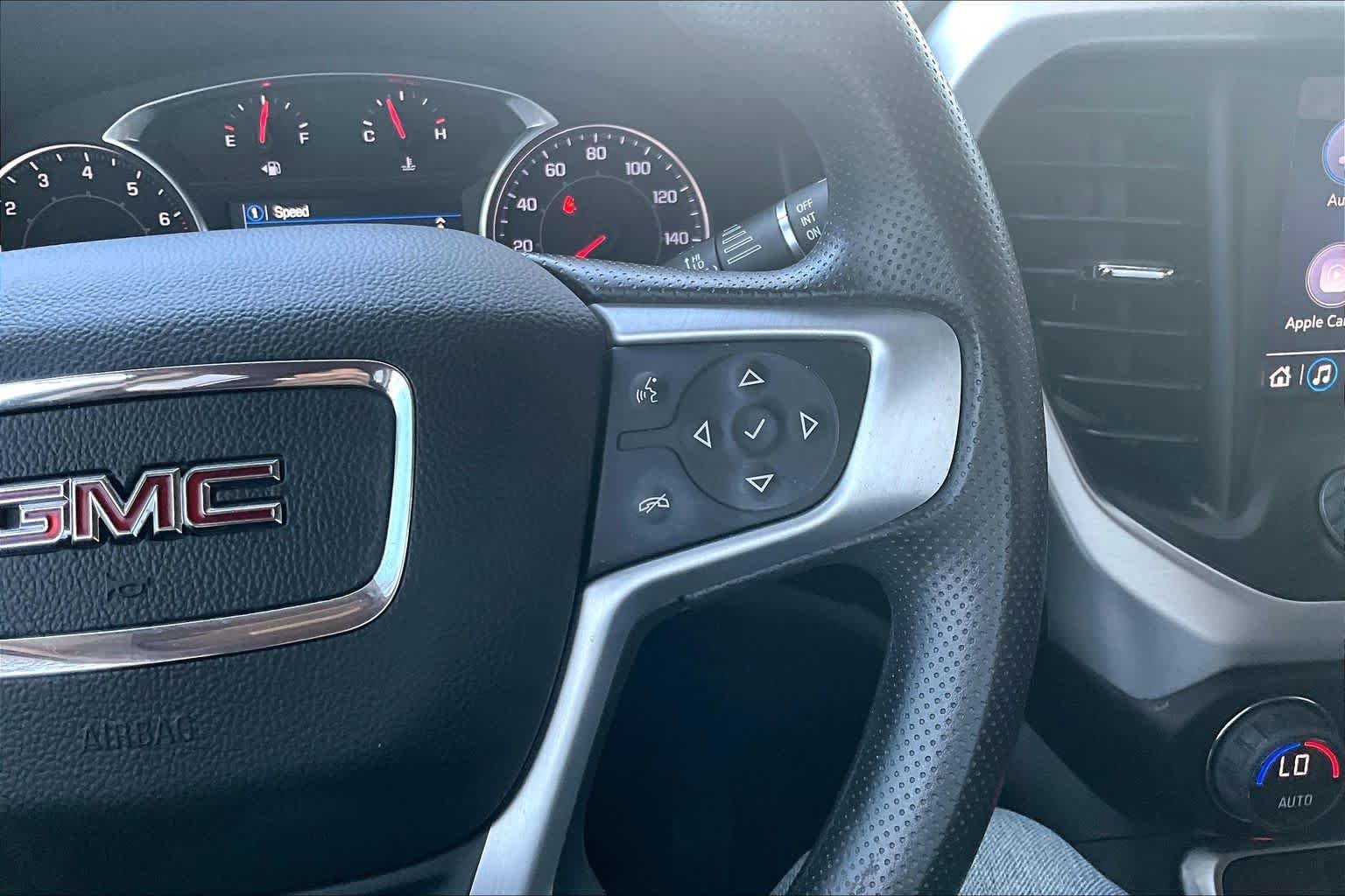 Used 2022 Summit White GMC SLE image 25