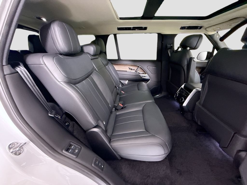 New 2026 Fuji White Land Rover SE image 22