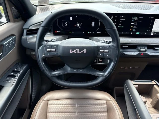 Used 2024  Kia Land image 15