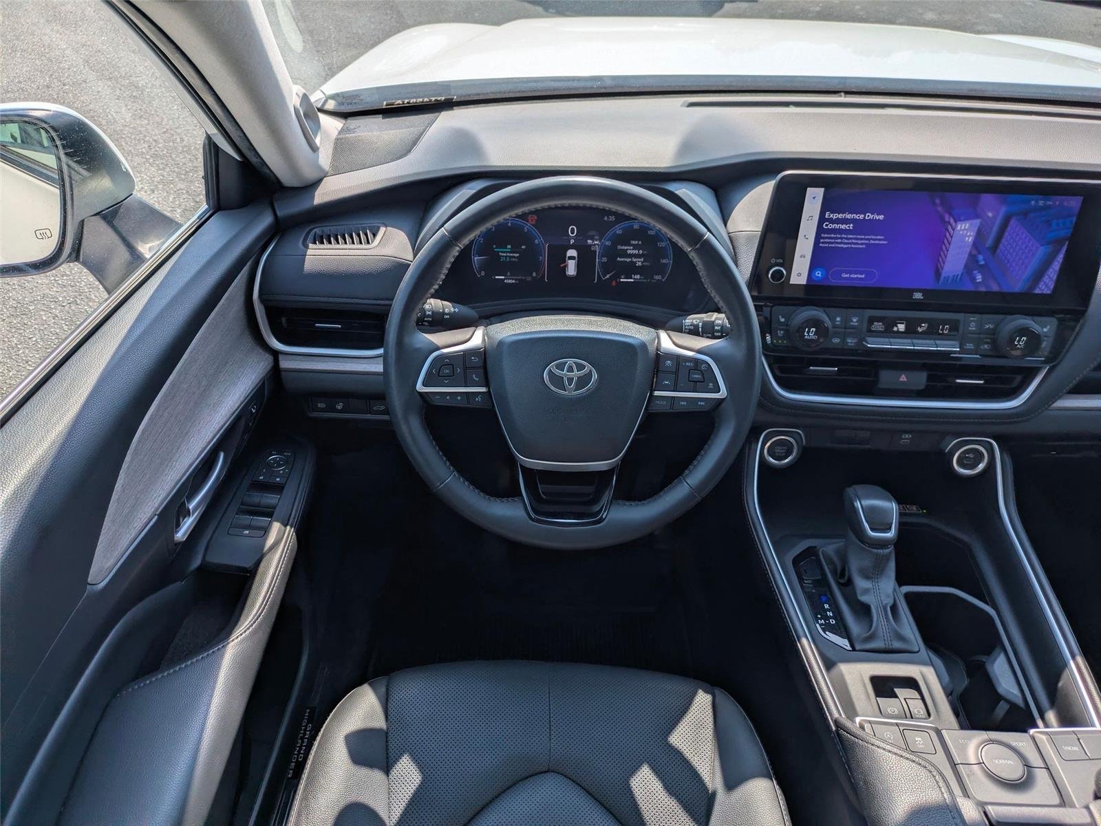 Used 2024 Wind Chill Pearl Toyota Limited image 29
