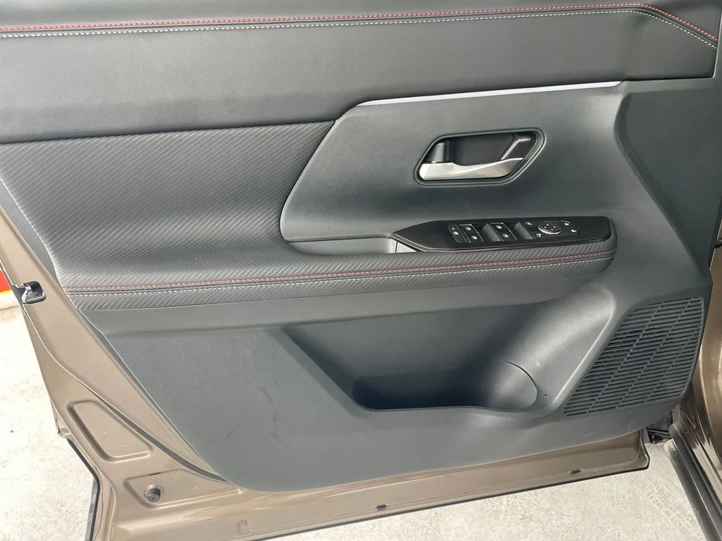 Used 2025 Brown Nissan SR image 9