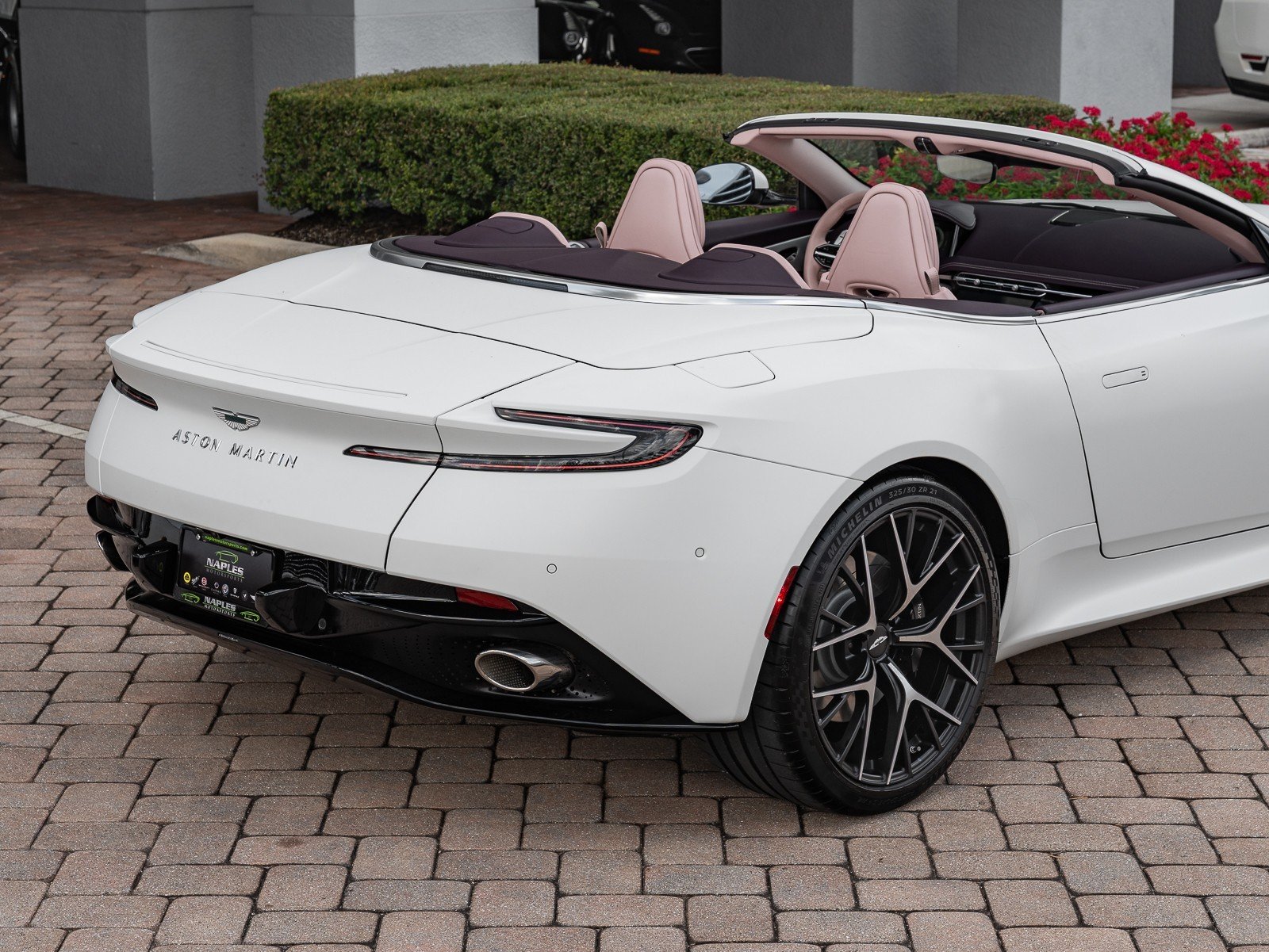 2025 Aston Martin DB12 photo 3