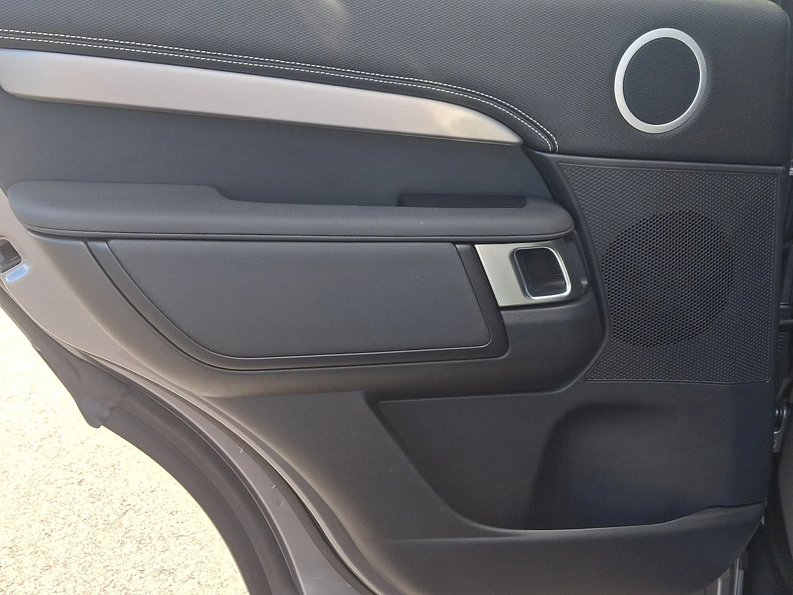 Used 2025 Gray Land Rover Dynamic SE image 18