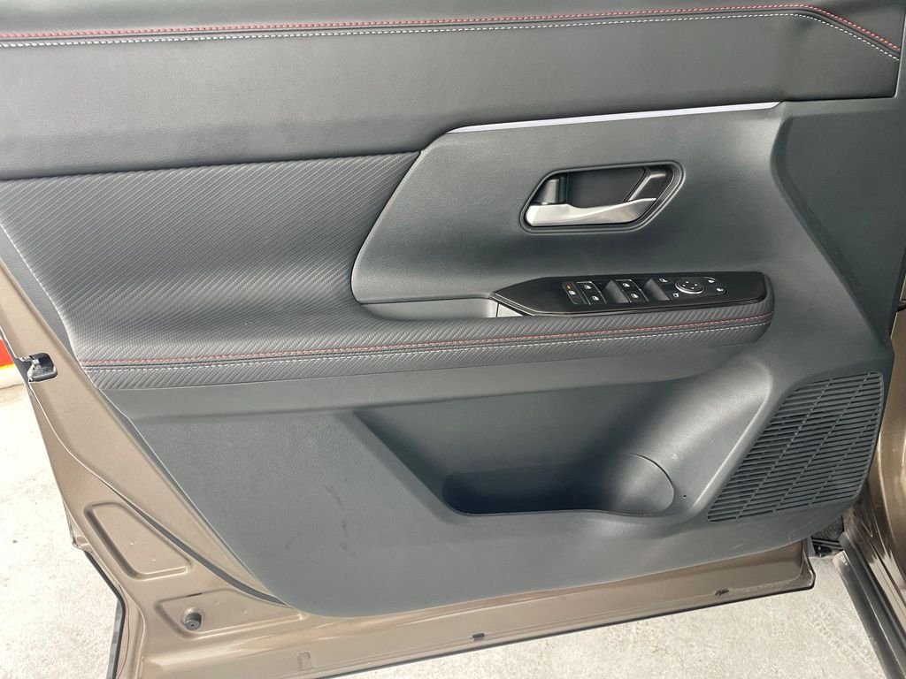 Used 2025 Brown Nissan SR image 9