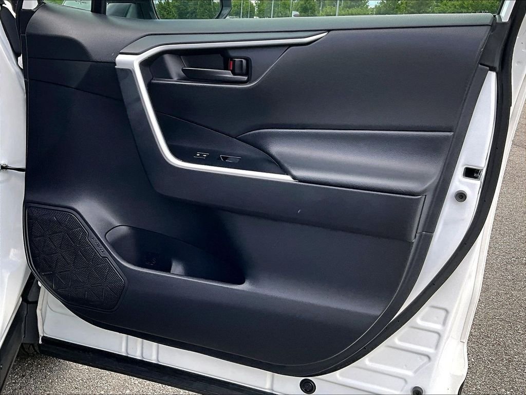 Used 2025 White Toyota LE image 12