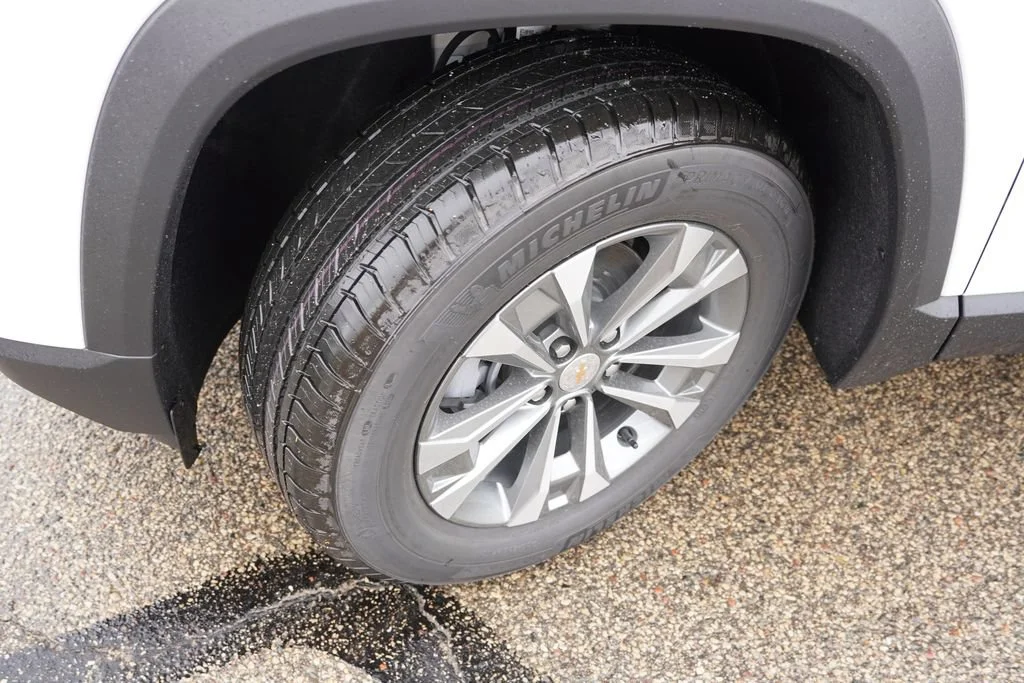 2027 Chevrolet Equinox LT - Photo 9