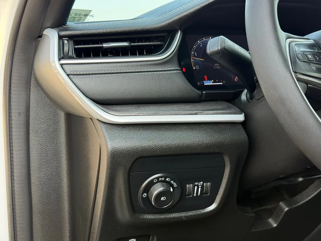 Used 2024 White Jeep Limited image 8