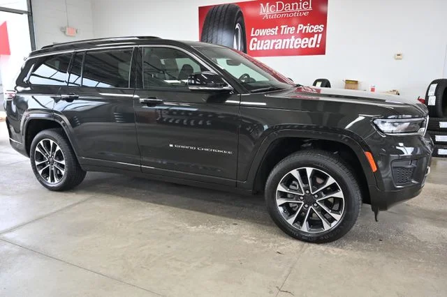 Used 2022 Gray Jeep Overland image 4