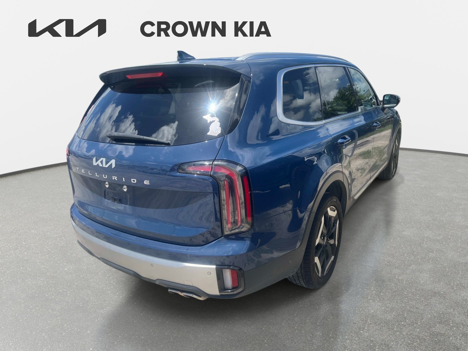 Used 2023 Midnight Lake Blue Kia EX image 7