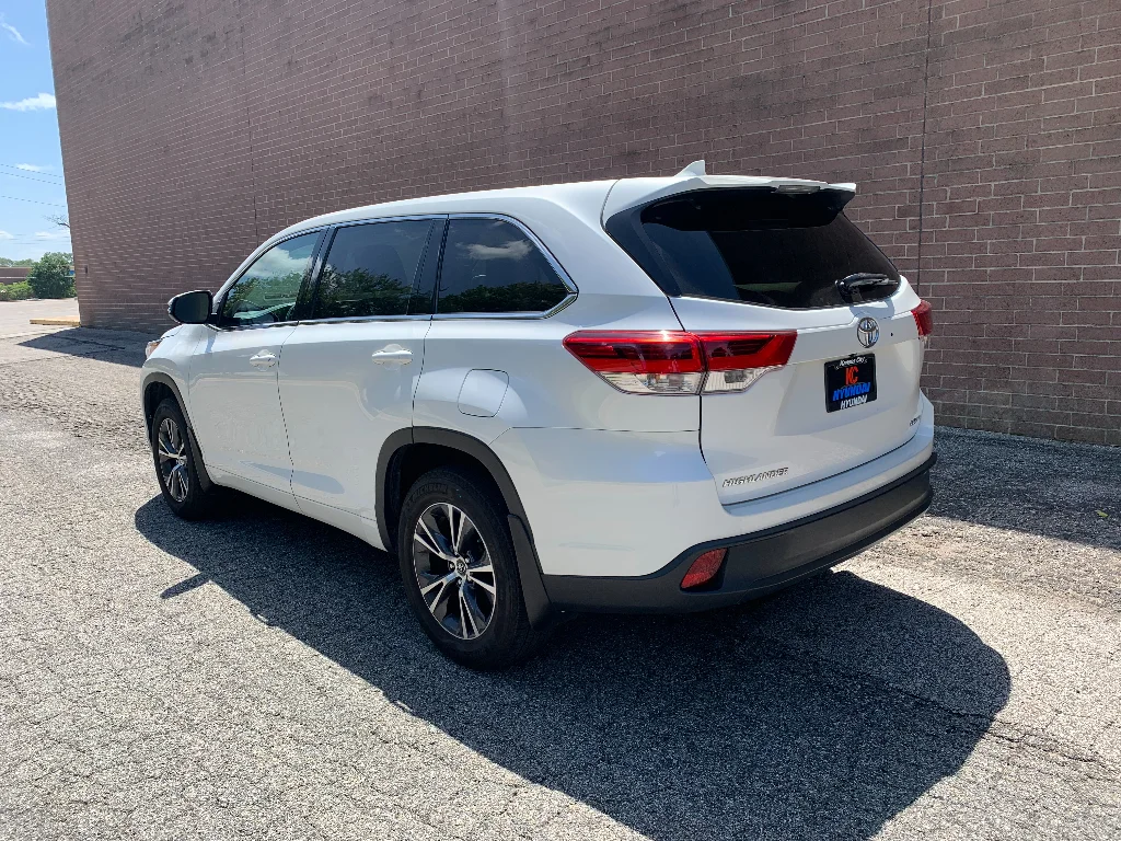 Used 2017 Blizzard Pearl Toyota LE Plus image 3