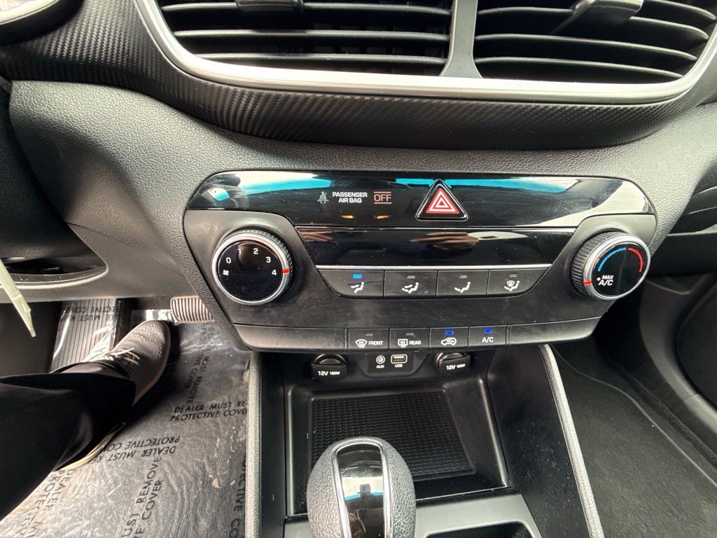 Used 2020 Blue Hyundai SE image 25