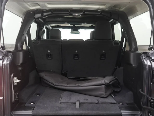 Used 2024  Jeep Rubicon image 9