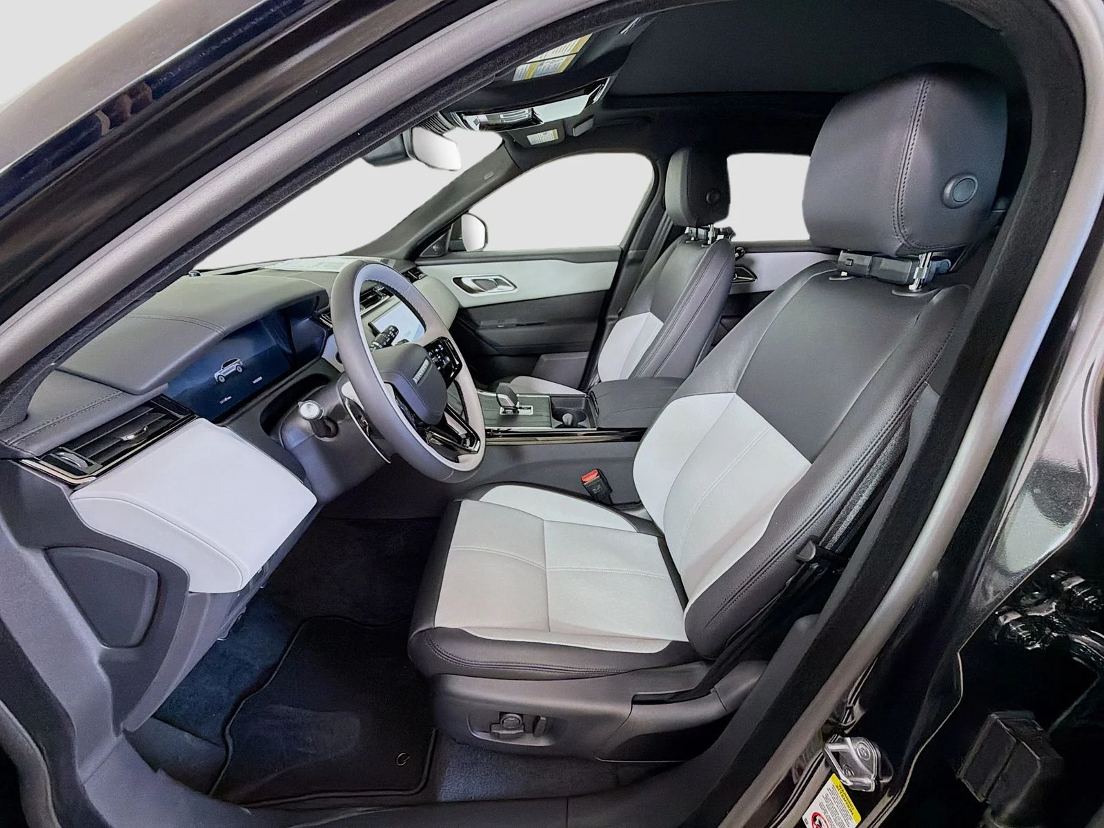 New 2026 Santorini Black Land Rover Dynamic SE image 23