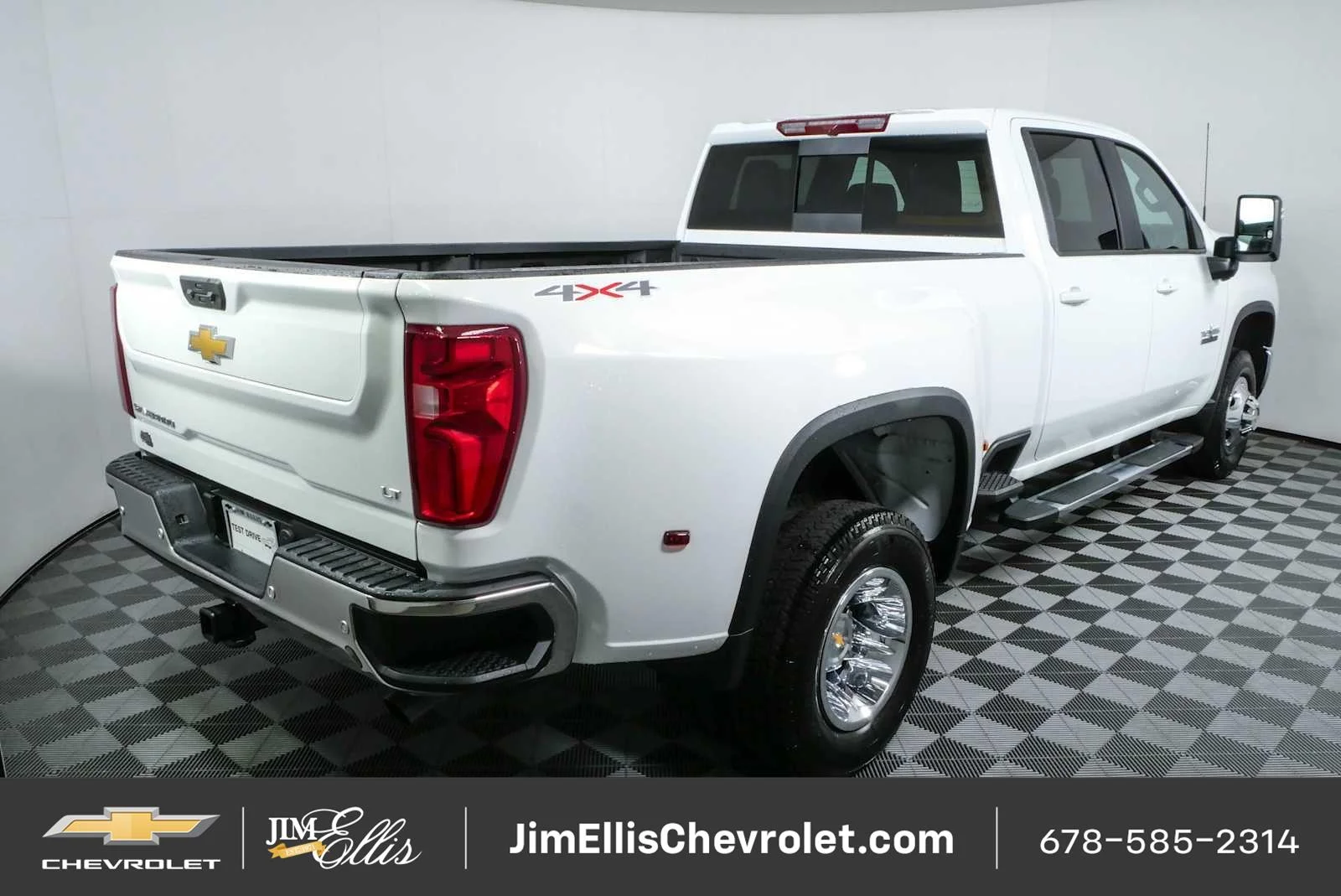 New 2026 Summit White Chevrolet LT DRW image 3