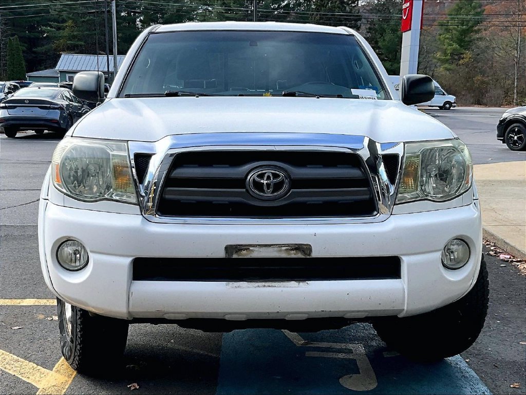 Used 2010 White Toyota Base image 2