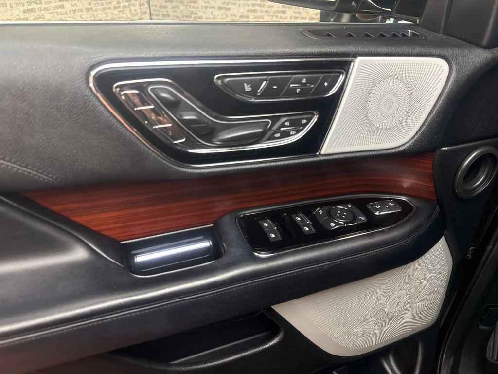 Used 2021 Infinite Black Lincoln Reserve image 24
