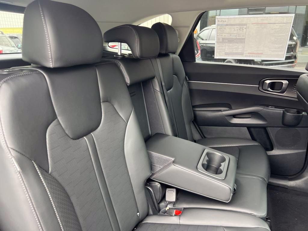 2025 Kia Sorento S - Photo 30