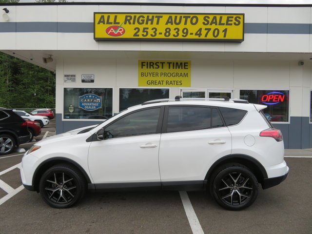 Used 2017  Toyota SE image 2