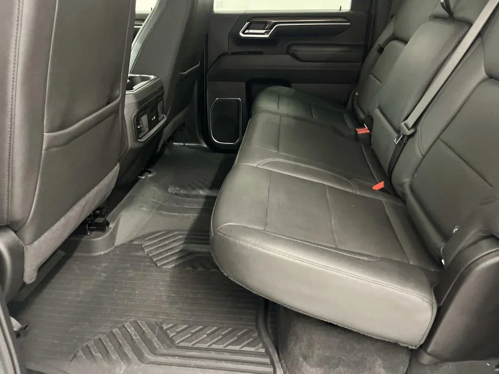 Used 2025 Summit White Chevrolet LT image 13