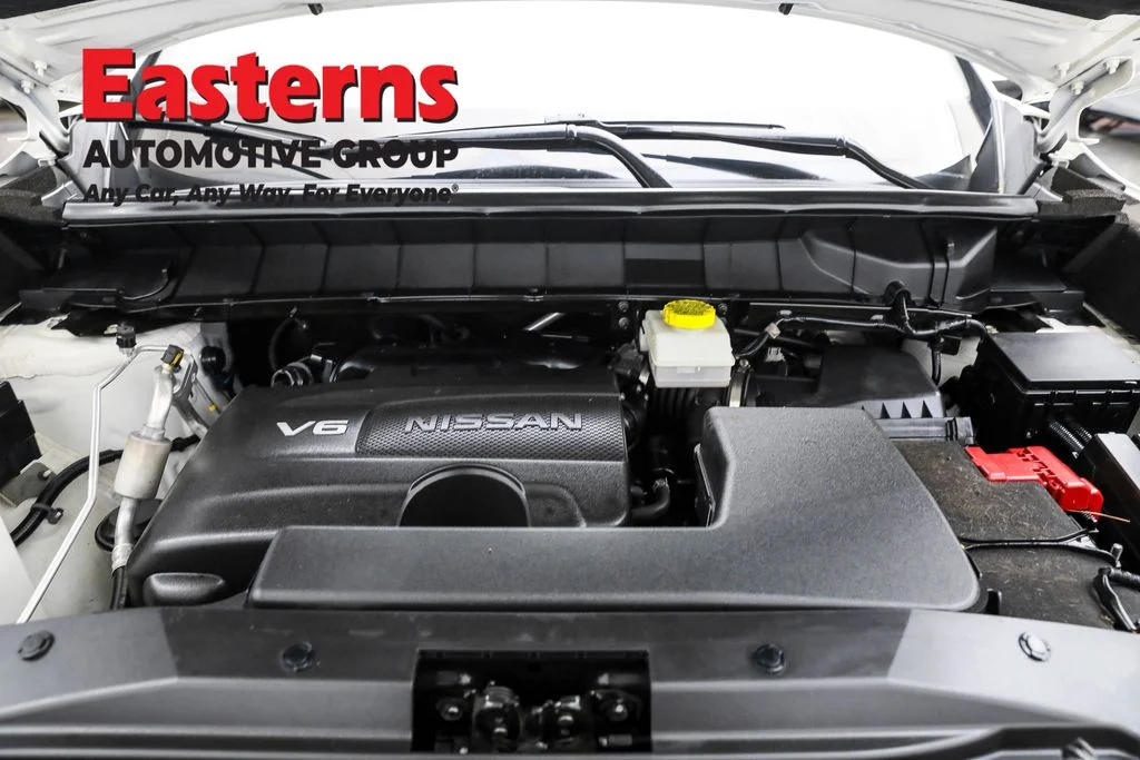 Used 2022 White Nissan Platinum image 7
