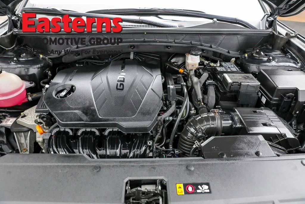Used 2022 Black Hyundai SEL image 7