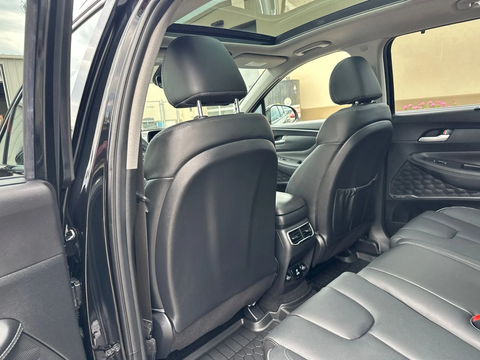 Used 2023 Black Hyundai Limited image 21