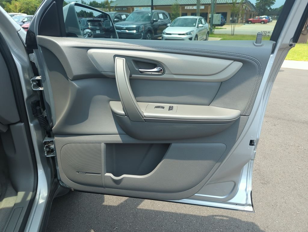 Used 2015 Silver Chevrolet 2LT image 34