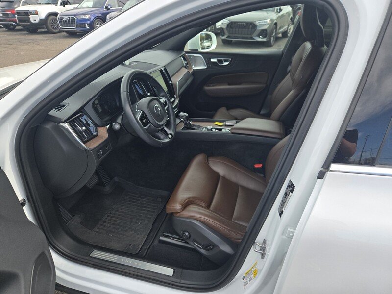 Used 2019 White Volvo T6 Inscription image 11