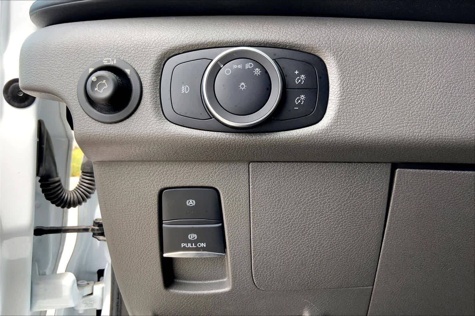 Used 2025 Oxford White Ford XLT image 32
