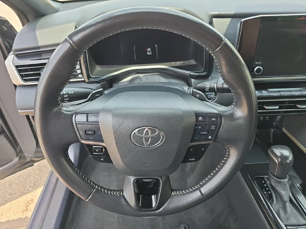 Used 2025  Toyota SE image 25