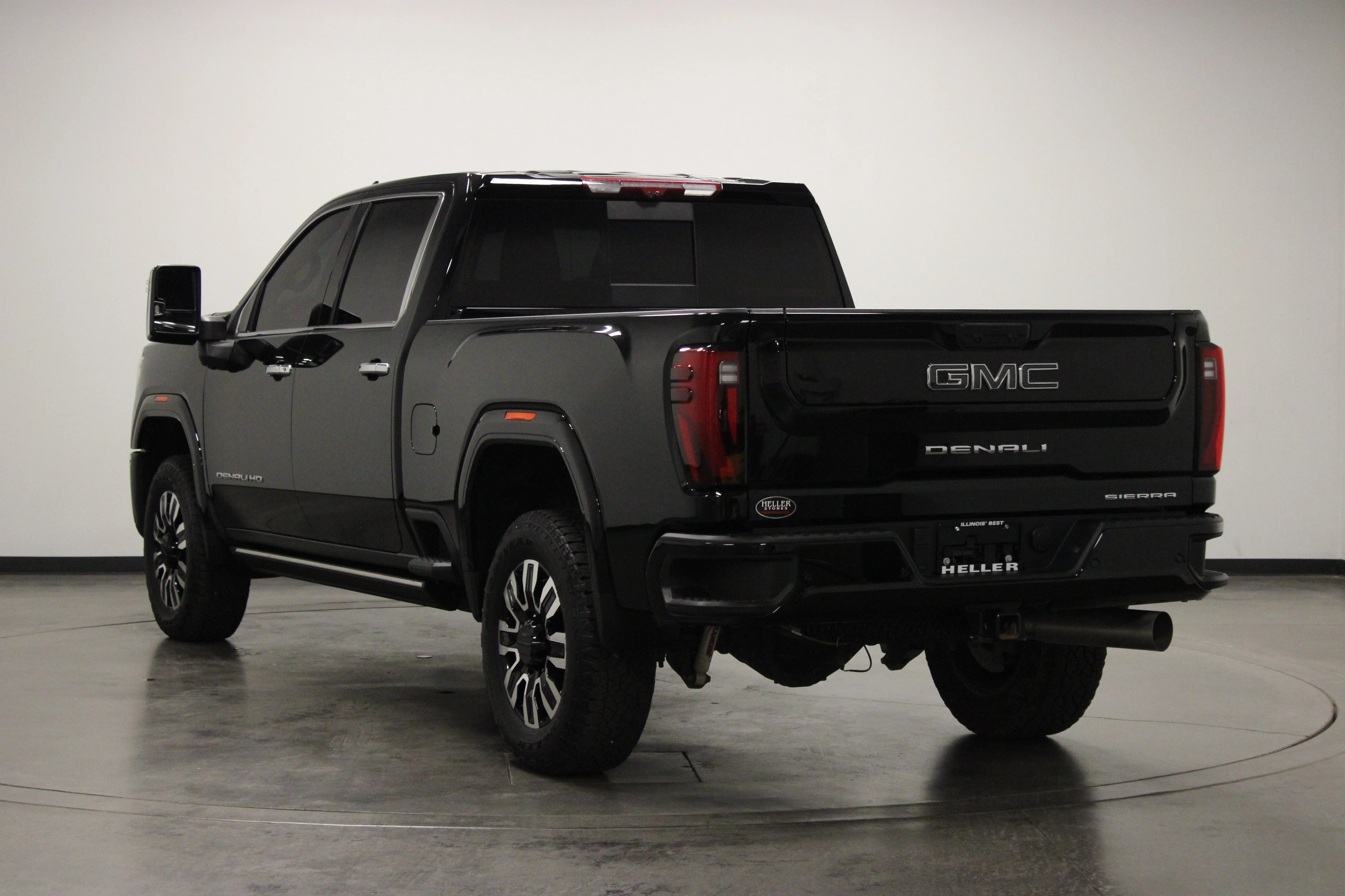 Used 2025 Onyx Black GMC Denali Ultimate image 6