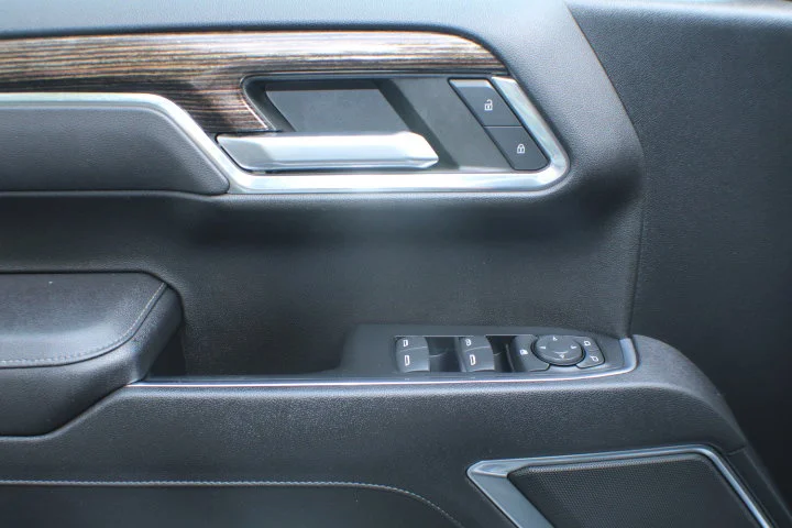 Certified Used 2023 SUMMIT WHITE GMC SLE image 7